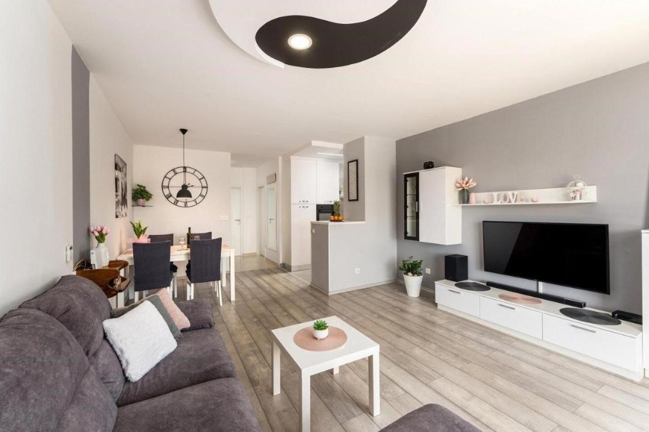 Dinora Apartment *